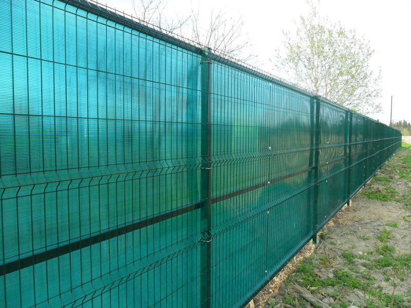Установка забора из поликарбоната